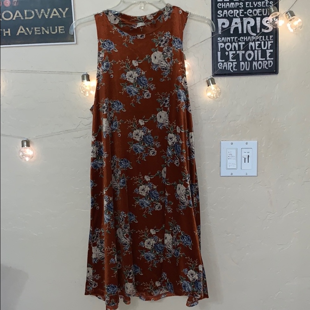 dress, collar cut